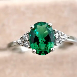 Oval Cut Green Synthetic Gemstone Ring size 7